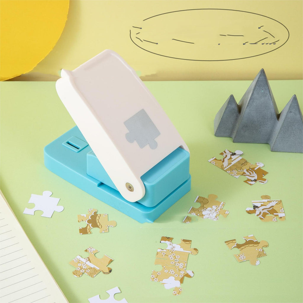 Kids' Hole-Punch Threading Craft Set